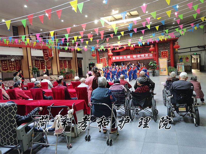 菏泽市鲁西新区八一路小学志愿队慰问老人精彩演出